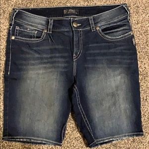 NWOT Silver Suki Mid Bermuda size 16